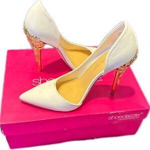 Shoedazzle Size 7 White And Gold Heels Pumps